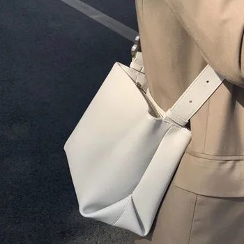 Дамска бяла чанта-кофи с голям капацитет, новост пролетта 2024 г., чанта през рамо от мека кожа, ежедневни универсална чанта-тоут