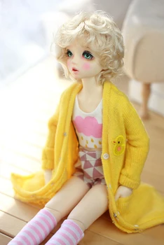 D01-P392 детска играчка ръчна изработка чичо Кукла облекло BJD/SD кукла Малко жълто пиле дълъг пуловер 1бр