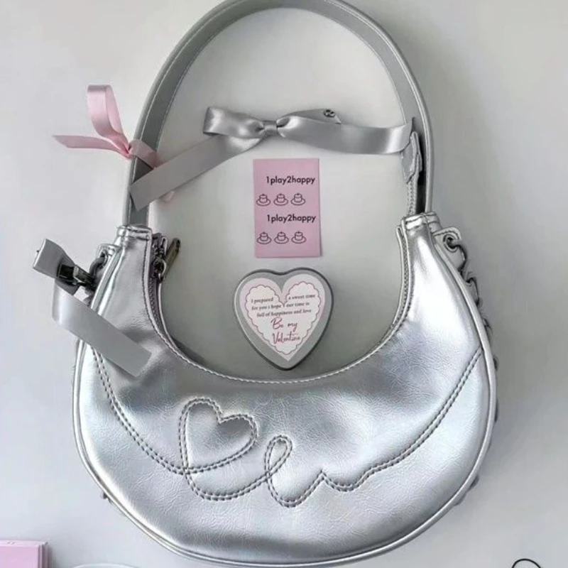 Дамска чанта Xiuya Sweet Cool, сребриста чанта от изкуствена кожа със сърца, нова мода скъпа и луксозна дизайнерска чанта под мишниците . ' - ' . 0
