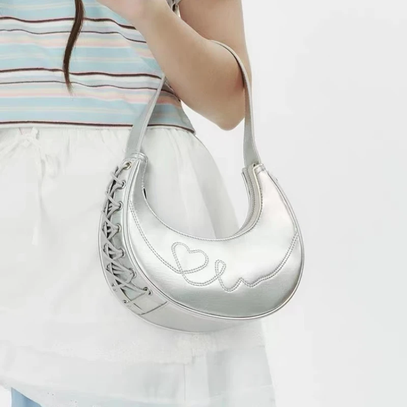 Дамска чанта Xiuya Sweet Cool, сребриста чанта от изкуствена кожа със сърца, нова мода скъпа и луксозна дизайнерска чанта под мишниците . ' - ' . 3