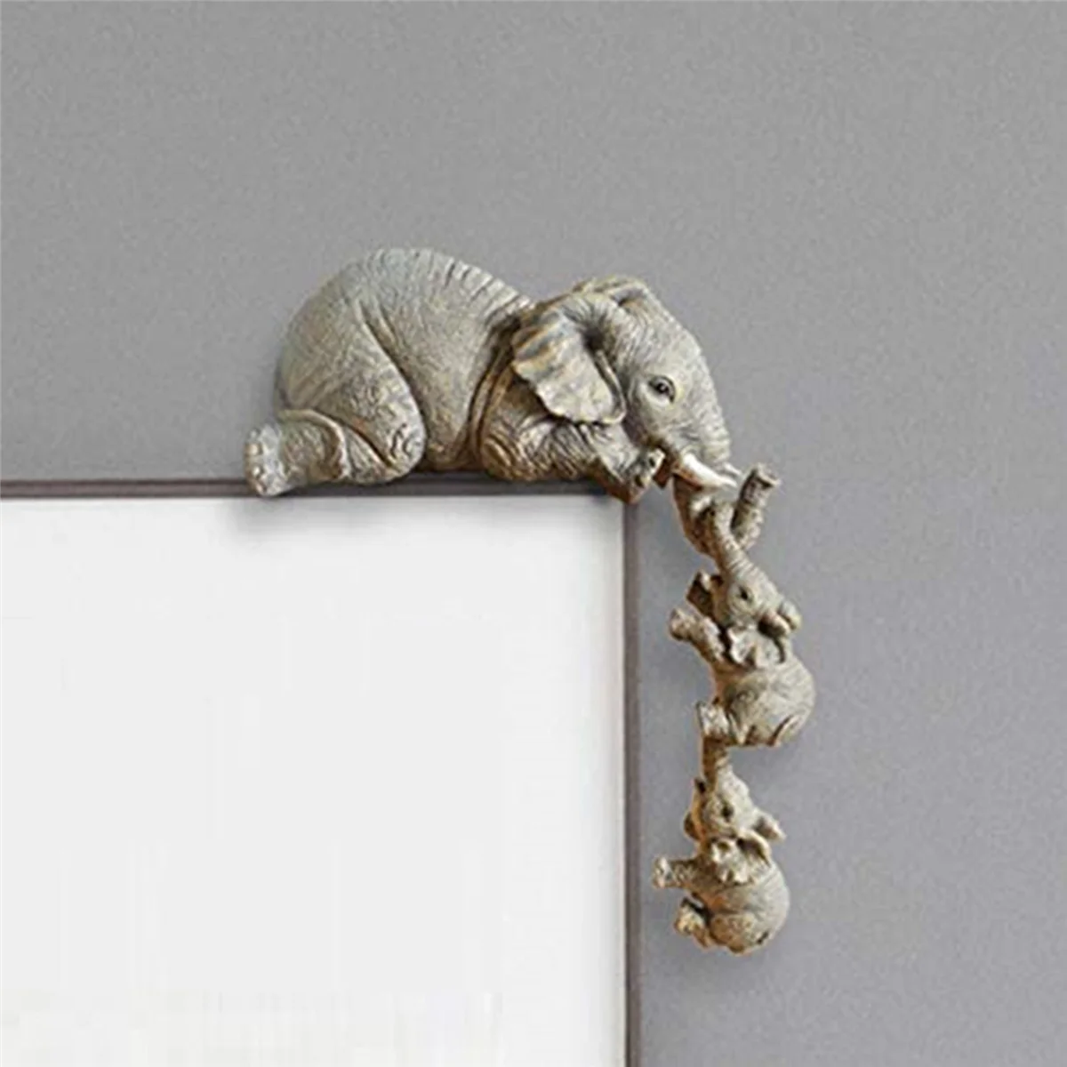 Декорации от смола под формата на слон, декор от 3 теми, 1 на майката-слониха и 2 на бебето, висящи на ръба на статуи ръчно изработени . ' - ' . 1